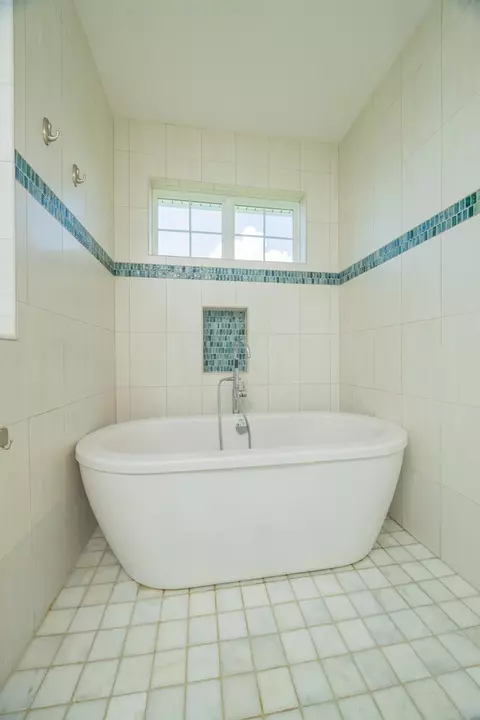 Bath - 1348 Smiling Fish Ln, Saint Augustine, FL 32080 photo 6 of 9