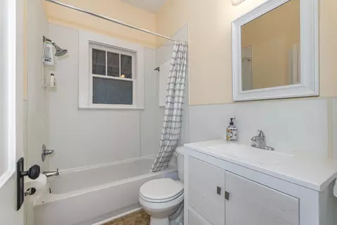 Bath - 89 Evergreen Ave, Saint Augustine, FL 32080 photo 1 of 2