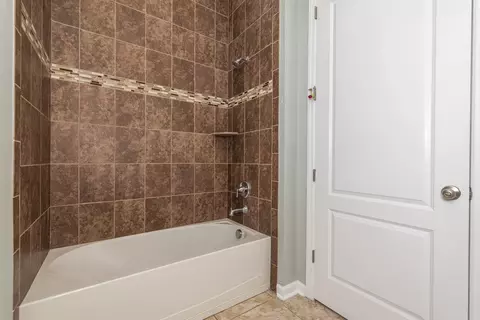 Bath - 3420 S Silvertree Way, Saint Augustine, FL 32086 photo 6 of 7