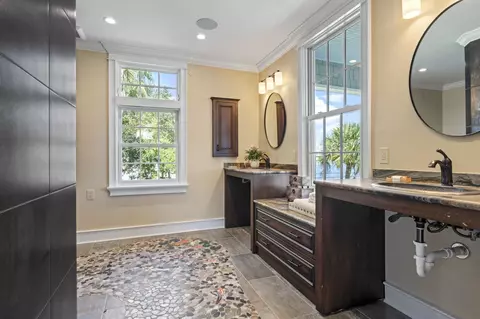 Bath - 57 Marine St, Saint Augustine, FL 32084 photo 2 of 13