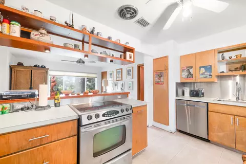 Kitchen - 92 Coquina Ave, Saint Augustine, FL 32080 photo 4 of 5