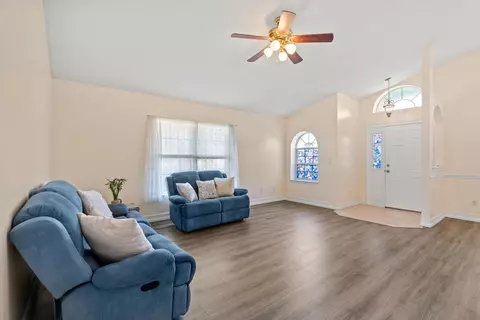 Living - 105 Sandpiper Blvd, Saint Augustine, FL 32080 photo 3 of 7