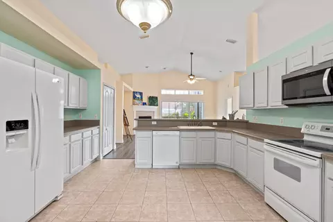 Kitchen - 105 Sandpiper Blvd, Saint Augustine, FL 32080 photo 4 of 4