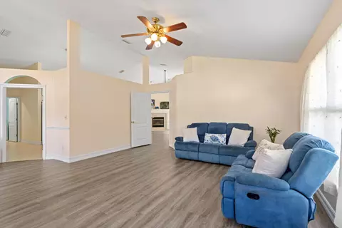 Living - 105 Sandpiper Blvd, Saint Augustine, FL 32080 photo 4 of 7