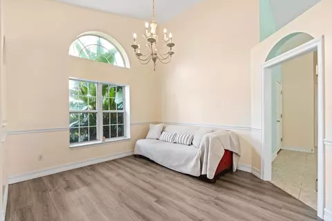 Living - 105 Sandpiper Blvd, Saint Augustine, FL 32080 photo 2 of 7