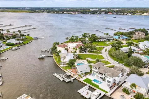 93 Dolphin Dr, Saint Augustine, FL 32080