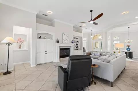 Living - 925 Spring Lake Ct, Saint Augustine, FL 32080 photo 2 of 4