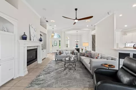 Living - 925 Spring Lake Ct, Saint Augustine, FL 32080 photo 4 of 4