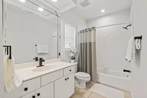 Bath - 925 Spring Lake Ct, Saint Augustine, FL 32080 photo 4 of 5