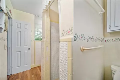 Bath - 29 Sunrise Ave, Ormond Beach, FL 32176 photo 2 of 7