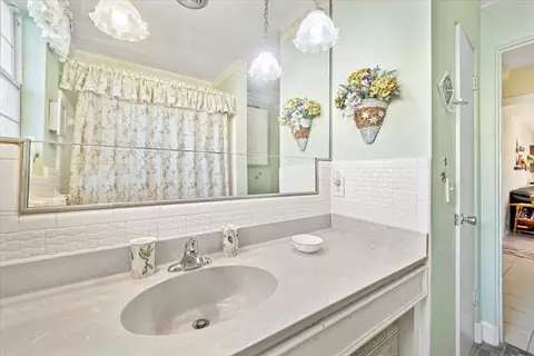 Bath - 29 Sunrise Ave, Ormond Beach, FL 32176 photo 4 of 7