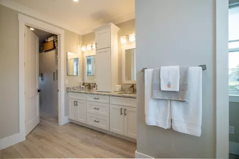 Bath - 211 Oglethorpe Blvd, Saint Augustine, FL 32080 photo 4 of 8