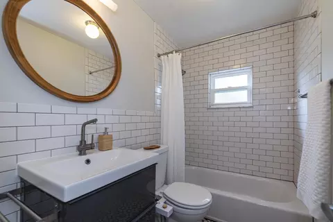 Bath - 4 Beacon St, Saint Augustine, FL 32084 photo 2 of 4