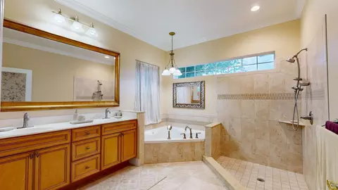 Bath - 411 Wateroak St, Saint Augustine, FL 32086 photo 2 of 6