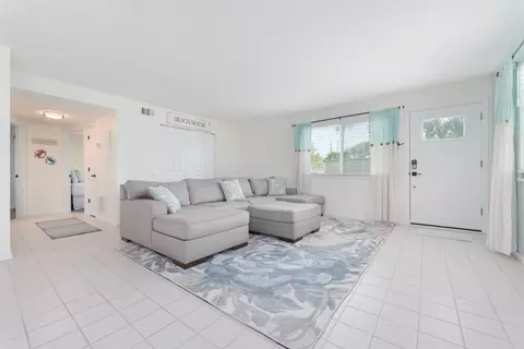 Living - 201 7th St, Saint Augustine, FL 32080 photo 2 of 4