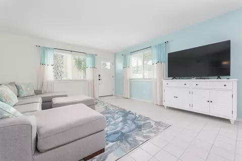 Living - 201 7th St, Saint Augustine, FL 32080 photo 1 of 4
