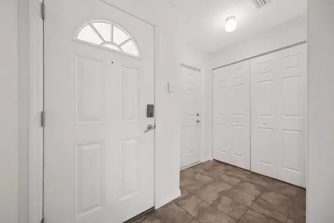 Entry Way - 951 N Orange St, Saint Augustine, FL 32084 photo 2 of 4