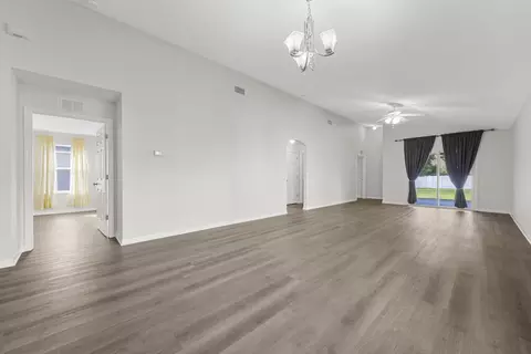 Living - 951 N Orange St, Saint Augustine, FL 32084 photo 2 of 4