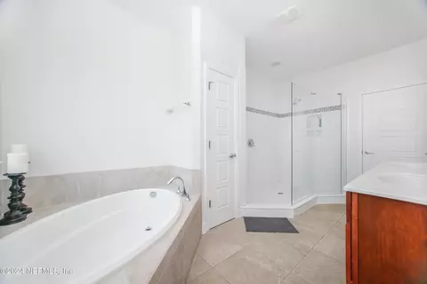 Bath - 2412 Den St, Saint Augustine, FL 32092 photo 3 of 5