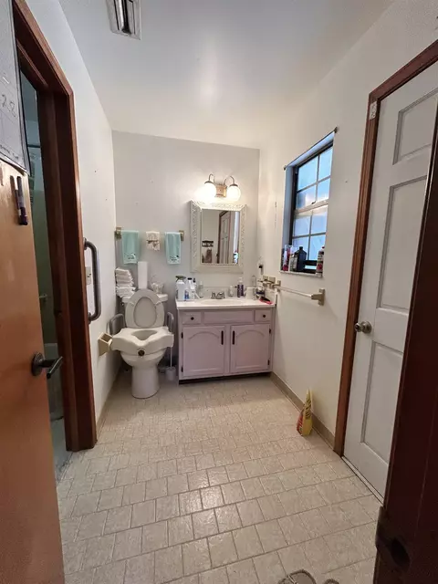 Bath - 1624 E A E Market Rd, Starke, FL 32091 photo 5 of 6
