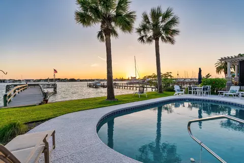 Exterior - 27 Dolphin Dr, Saint Augustine, FL 32080 photo 11 of 16