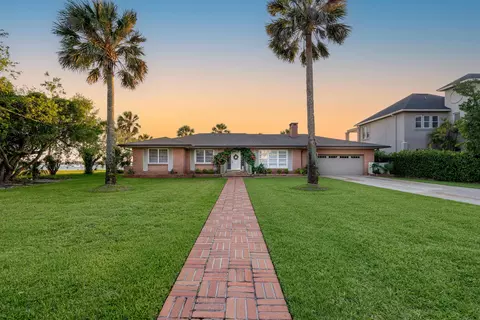 Exterior - 27 Dolphin Dr, Saint Augustine, FL 32080 photo 1 of 16
