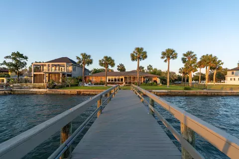 Exterior - 27 Dolphin Dr, Saint Augustine, FL 32080 photo 10 of 16