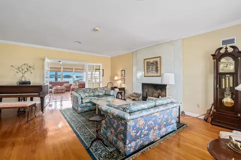 Living - 27 Dolphin Dr, Saint Augustine, FL 32080 photo 5 of 10