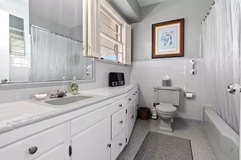 Bath - 27 Dolphin Dr, Saint Augustine, FL 32080 photo 3 of 3