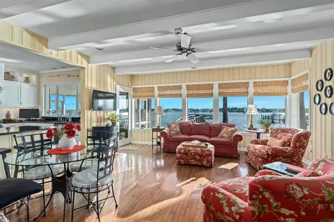 Living - 27 Dolphin Dr, Saint Augustine, FL 32080 photo 7 of 10