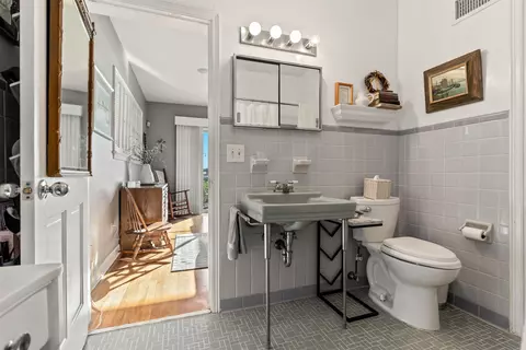 Bath - 27 Dolphin Dr, Saint Augustine, FL 32080 photo 2 of 3
