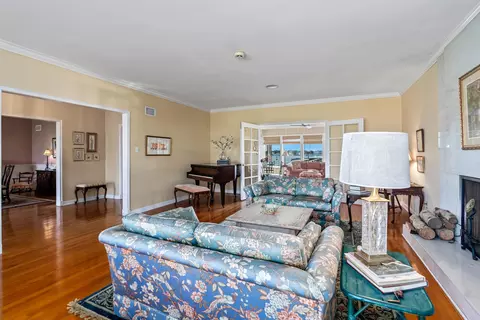 Living - 27 Dolphin Dr, Saint Augustine, FL 32080 photo 6 of 10