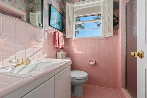 Bath - 27 Dolphin Dr, Saint Augustine, FL 32080 photo 1 of 3