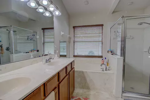 Bath - 939 Silver Spring Ct, Saint Augustine, FL 32092 photo 4 of 9
