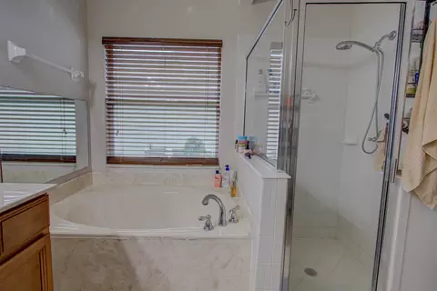 Bath - 939 Silver Spring Ct, Saint Augustine, FL 32092 photo 6 of 9