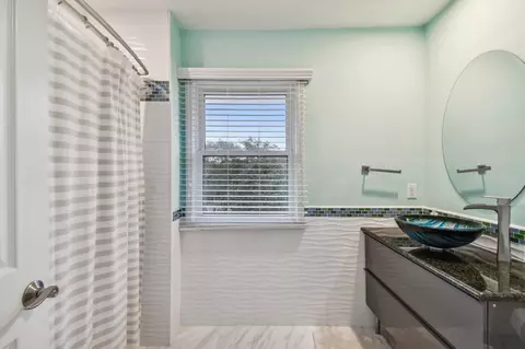 Bath - 825 Kalli Creek Ln, Saint Augustine, FL 32080 photo 9 of 11