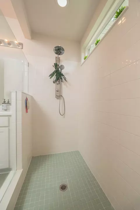 Bath - 395 Aventurine Ave, Saint Augustine, FL 32086 photo 4 of 5