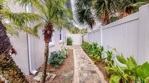 Exterior - 5 D St, Saint Augustine, FL 32080 photo 8 of 9