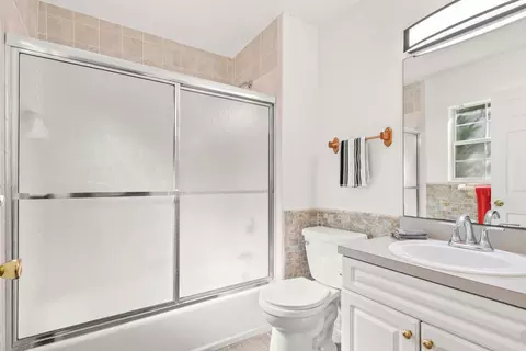 Bath - 522 Arricola Ave, Saint Augustine, FL 32080 photo 3 of 4