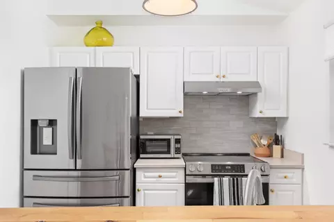 Kitchen - 522 Arricola Ave, Saint Augustine, FL 32080 photo 3 of 4