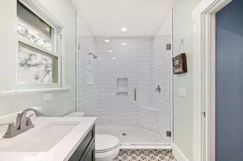 Bath - 62 Almeria St, Saint Augustine, FL 32084 photo 3 of 3