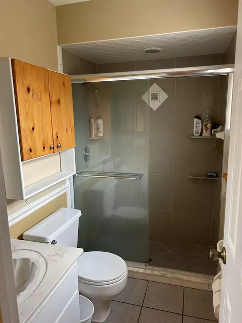 Bath - 1417 Golf Ave, Ormond Beach, FL 32174 photo 1 of 2
