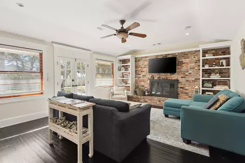 Living - 9 Menendez Rd, Saint Augustine, FL 32080 photo 1 of 2