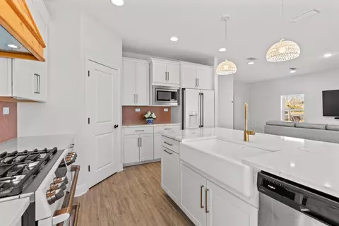 Kitchen - 21 Saint Barts Ave, Saint Augustine, FL 32080 photo 4 of 6