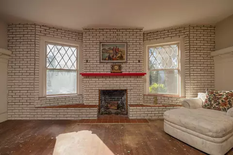 Living - 21 Water St, Saint Augustine, FL 32084 photo 2 of 4