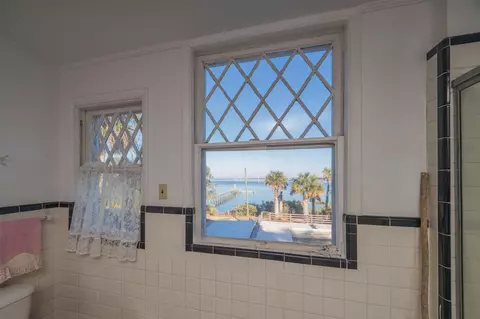 Bath - 21 Water St, Saint Augustine, FL 32084 photo 2 of 2