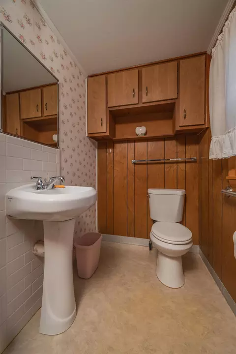 Bath - 21 Water St, Saint Augustine, FL 32084 photo 1 of 2