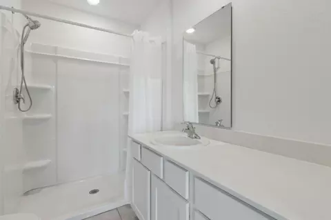 Bath - 220 Stonegate Ave, Saint Augustine, FL 32084 photo 1 of 2