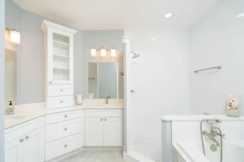 Bath - 526 Lakeway Dr, Saint Augustine, FL 32080 photo 2 of 6