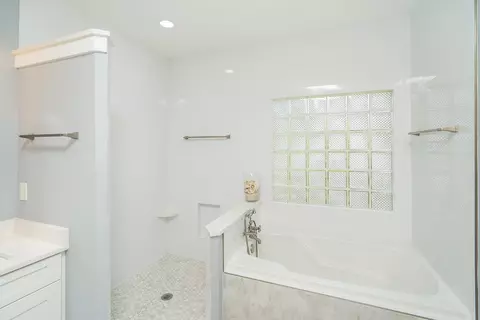 Bath - 526 Lakeway Dr, Saint Augustine, FL 32080 photo 3 of 6